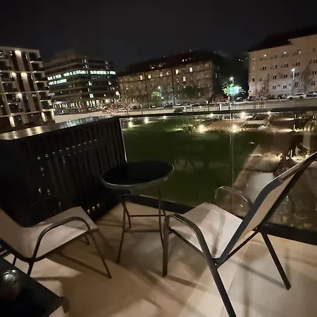 Hercules Waterfront Apartment *